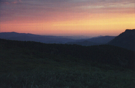 sunrise.jpg (24800 bytes)